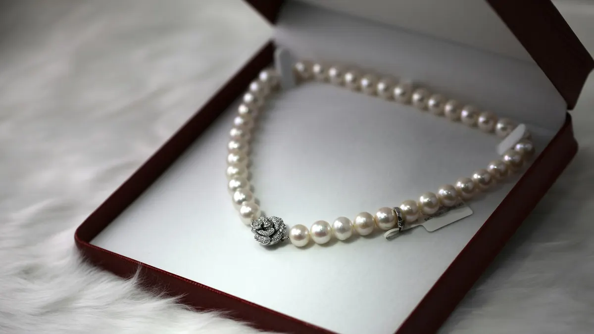 Joyería y bisutería exhibida para venta online
