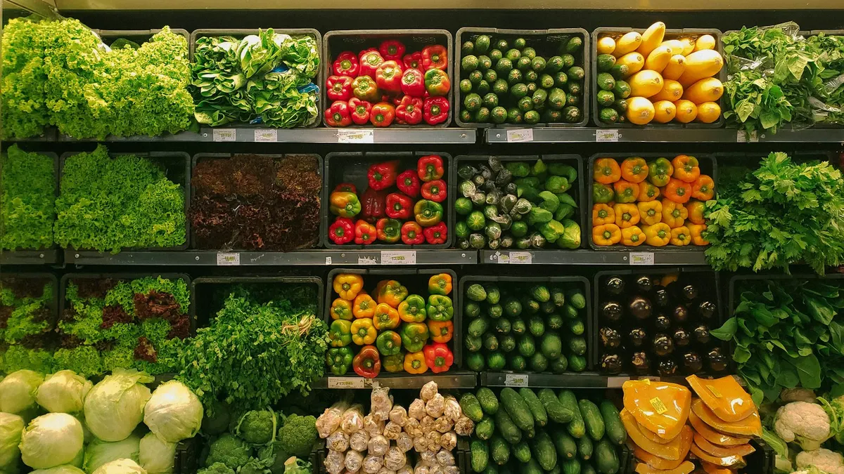 Supermercado y minimercado con productos para vender a domicilio